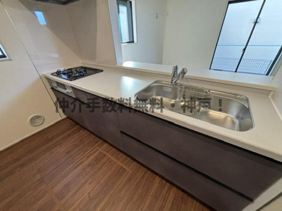 【キッチン】 | 神戸市西区学園東町4丁目　新築戸建1号棟　仲介手数料無料！ | 使いやすいキッチンです