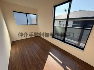 【洋室】 | 神戸市西区学園東町4丁目　新築戸建1号棟　仲介手数料無料！ | 落ち着いた色調の洋室です