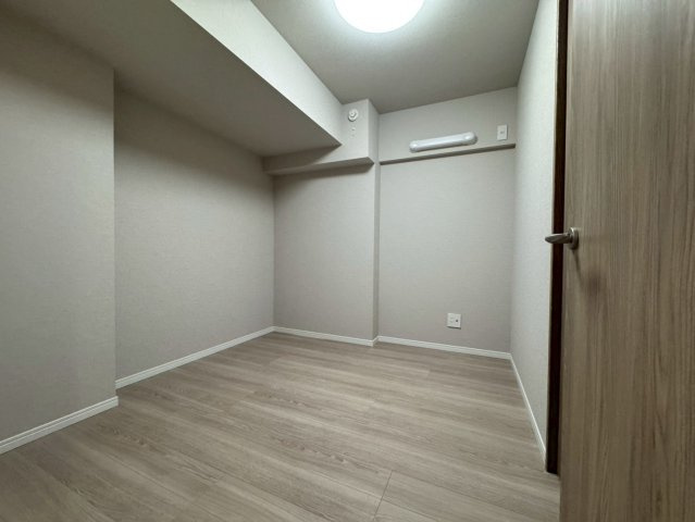 杉並コーポラスの洋室|全居室収納付きですので、お部屋を有効的に使うことが出来ます！

ご内見希望・資料請求などお気軽にお問い合わせ下さい！
03-5990-5201