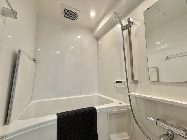 杉並コーポラスの浴室|浴室乾燥機付きのため、雨の日の洗濯物干しやカビの予防にも役立ちます。

ご内見希望・資料請求などお気軽にお問い合わせ下さい！
03-5990-5201