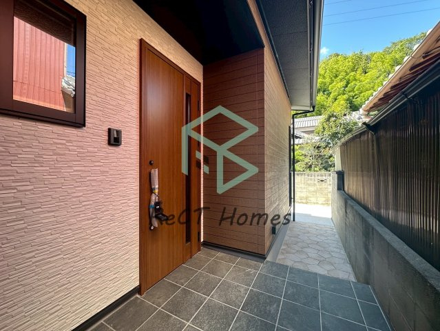 揖保郡太子町東保新築戸建の玄関