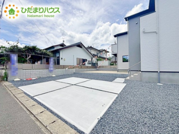 【駐車場】 | 水戸市河和田町11期　新築戸建 | 駐車場並列3台分！ワゴン車+軽自動車はもちろん、パパのお仕事の車も敷地内に停められますね♪