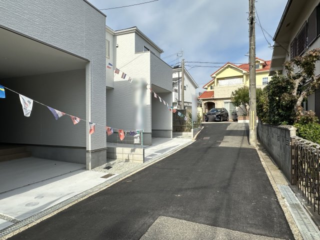 明石市東野町1期2号棟　新築戸建の駐車場