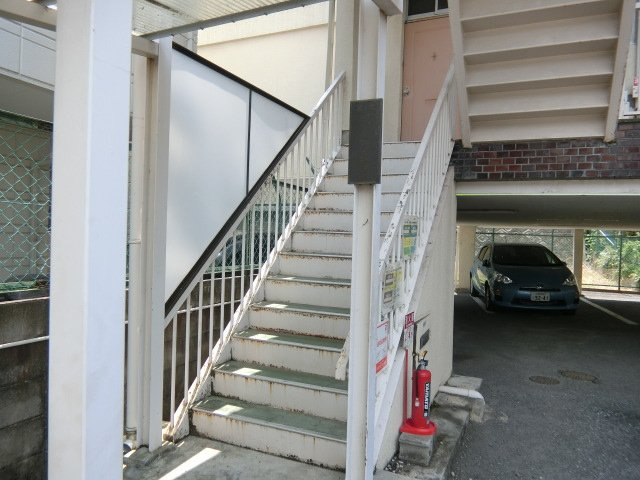 第ニ殿村マンションのエントランス