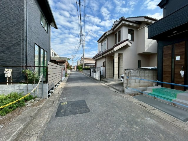 上尾市富士見4期　新築戸建　グラファーレ01の前面道路含む現地写真