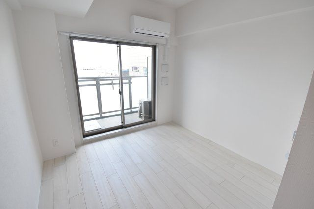 エスリード弁天町NORTH RESIDENCEの居間・リビング