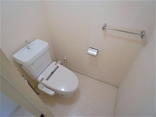 神戸市長田区蓮宮通４丁目の賃貸マンションのトイレ|広めのトイレ