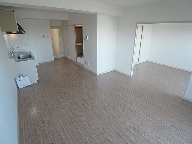 神戸市長田区蓮宮通４丁目の賃貸マンションの居間・リビング|リビングスペース非常に広々しております