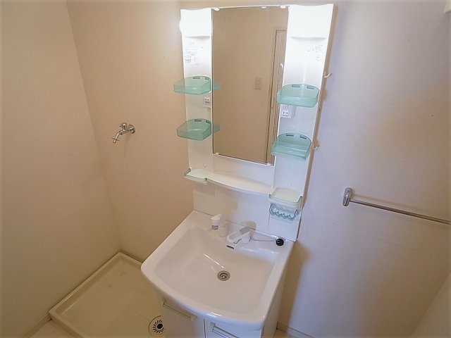 神戸市長田区蓮宮通４丁目の賃貸マンションの洗面所|独立洗面化粧台　シャンプードレッサーの広い脱衣所