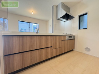 【キッチン】 | 平日・土日も見学できます　P並列2台　WIC×2　限定1区画　 | 機能的で開放感のあるキッチンは、毎日の家事を快適にサポートします♪