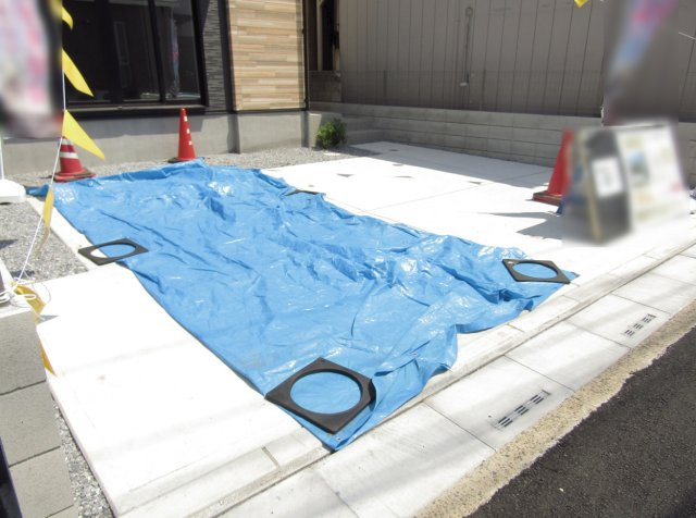 草加市氷川町 新築分譲住宅の駐車場