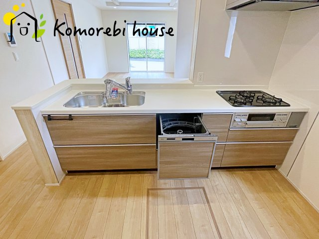 さいたま市北区大成町4丁目　新築一戸建て　ブルーミングガーデン　01のキッチン|8/18　撮影