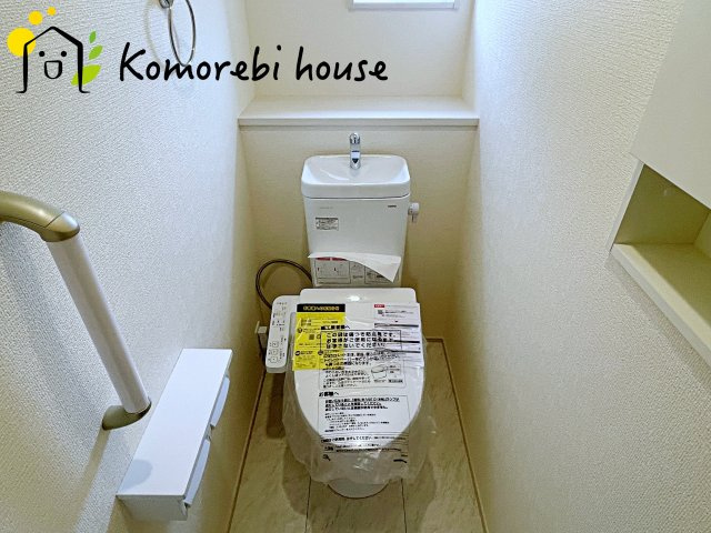 さいたま市北区大成町4丁目　新築一戸建て　ブルーミングガーデン　01のトイレ|8/18　撮影
