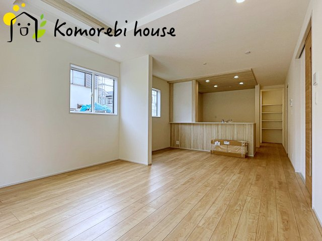 さいたま市北区大成町4丁目　新築一戸建て　ブルーミングガーデン　01の居間・リビング|8/18　撮影