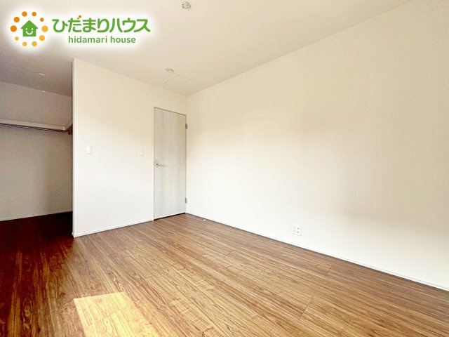 【寝室】 | 笠間市旭町第12　新築戸建　3号棟 | 天井の高い主寝室。ゆっくりと過ごせる大人のくつろぎ空間！