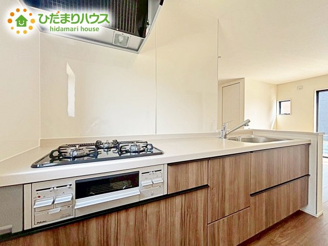 【キッチン】 | 笠間市旭町第12　新築戸建　3号棟 | スライド収納付きシステムキッチン。パスタ鍋や圧力鍋の出し入れもスムーズです(*^-^*)