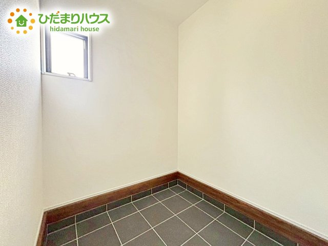 【収納】 | 笠間市旭町第12　新築戸建　3号棟 | 天然石の玄関タイルで高級感があります!