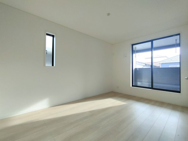 三郷市　戸ケ崎3丁目　新築戸建　全7棟の洋室|2面採光で光と風が心地よい、快適プライベート