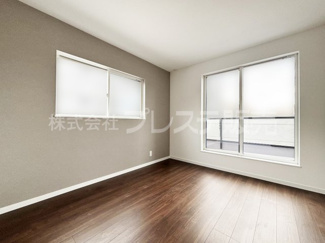 【洋室】 | 現地写真（２階洋室）