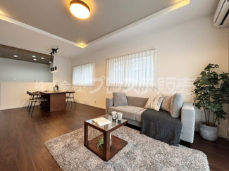 【居間・リビング】 | 現地写真（リビング）ＬＤＫは広々１９帖！南向きですので、陽あたり良好です♪