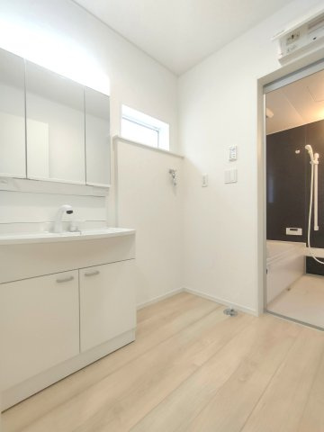 三郷市　戸ケ崎3丁目　新築戸建　全7棟の洗面所|ゆったりとスペースのある洗面所