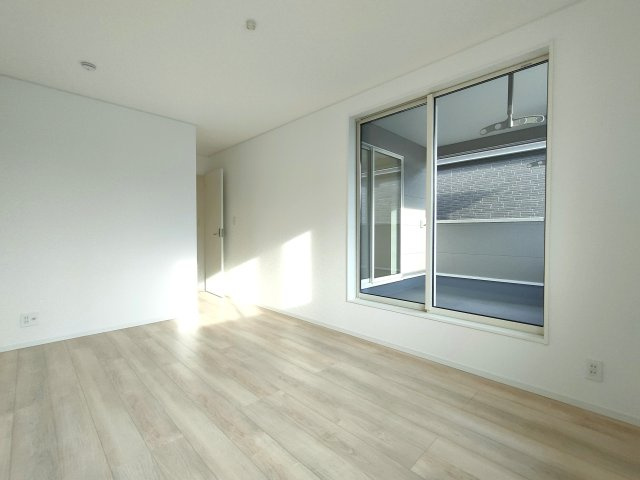 三郷市　戸ケ崎3丁目　新築戸建　全7棟の洋室|明るい洋室です