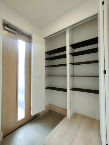 三郷市　戸ケ崎3丁目　新築戸建　全7棟の玄関|ゆったりとした玄関です