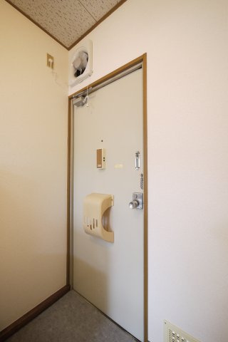 ぐらんめーるⅡの玄関|※写真は別の部屋のものです。