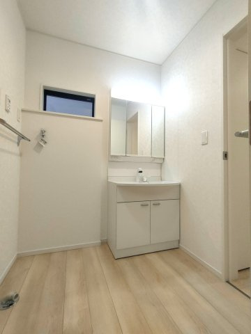 三郷市　戸ケ崎3丁目　新築戸建　全7棟の洗面所|忙しい朝には欠かせない洗面所です