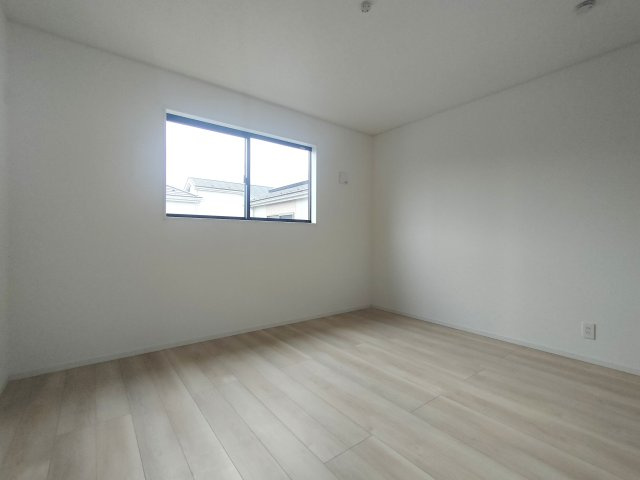 三郷市　戸ケ崎3丁目　新築戸建　全7棟の洋室|明るい洋室です