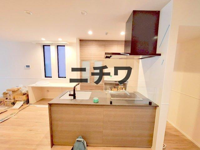 ＮＯＡＨ・Ｋ（ノアケー）のキッチン|食器棚付きアイランドキッチンIH使用