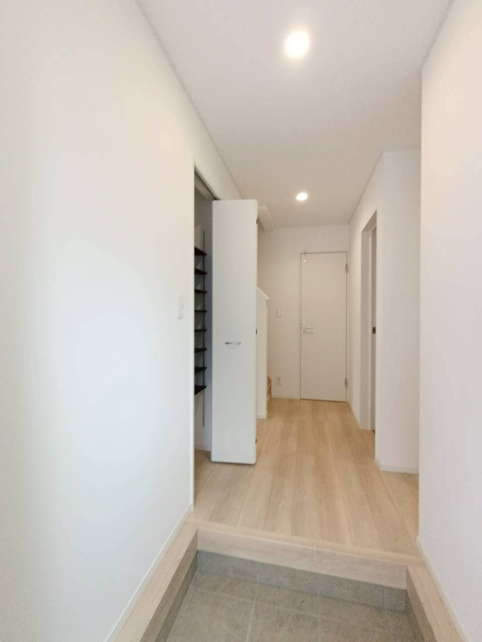 三郷市　戸ケ崎3丁目　新築戸建　全7棟の玄関|落ち着いた玄関です