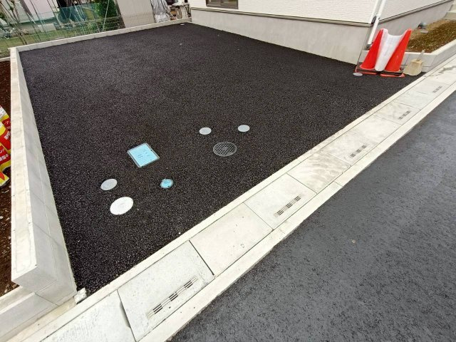 三郷市　戸ケ崎3丁目　新築戸建　全7棟の駐車場|車をお持ちの方に嬉しい駐車場付きの物件です