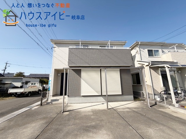 岐阜市江崎南！リフォーム済み中古住宅築11年！南西角地！お車並列3台可能！西岐阜駅まで徒歩圏内です♪の画像