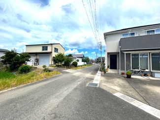 【前面道路含む現地写真】 | 岐阜市江崎南！中古住宅築11年！南西角地！お車並列2台可能！西岐阜駅まで徒歩圏内です♪ | 岐阜市江崎南！中古住宅築11年！南西角地！お車並列2台可能！西岐阜駅まで徒歩圏内です♪