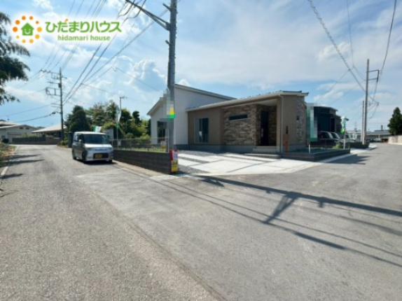 深谷市荒川　第1期　新築一戸建て　ワイウッドコート　07の前面道路含む現地写真