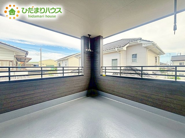 【バルコニー】 | ひたちなか高場10期　新築戸建 | 広々としたバルコニーは、大量の洗濯物を干しても余裕！お布団だって、家族全員分をいっきに干せますね(^O^)