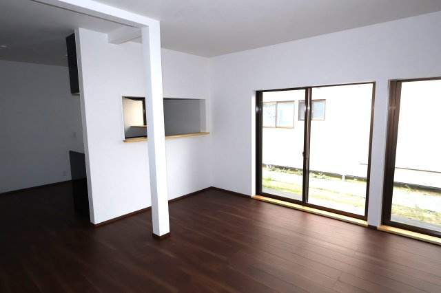 今町7丁目　中古戸建　（内外装リフォーム済）の居間・リビング