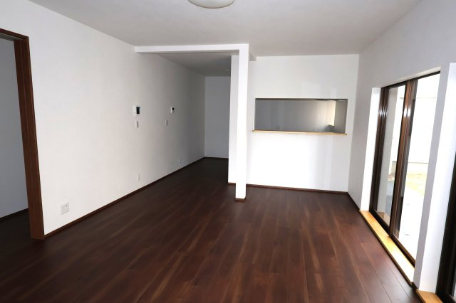 今町7丁目　中古戸建　（内外装リフォーム済）の居間・リビング