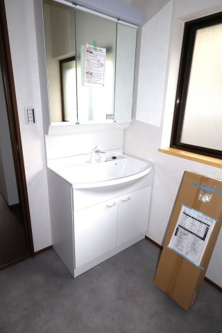 今町7丁目　中古戸建　（内外装リフォーム済）の独立洗面台