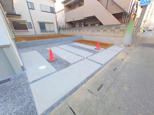草加市八幡町 新築分譲住宅の駐車場