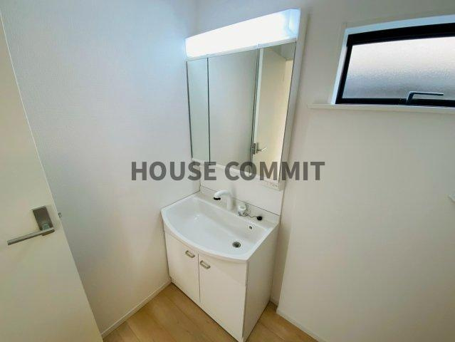 八街に第１７　新築3号棟の独立洗面台