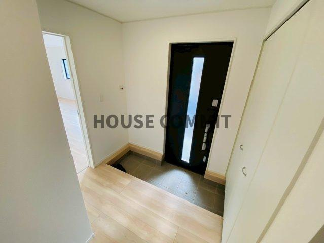 八街に第１７　新築3号棟の玄関