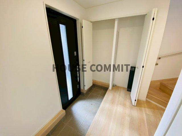 八街に第１７　新築3号棟の玄関