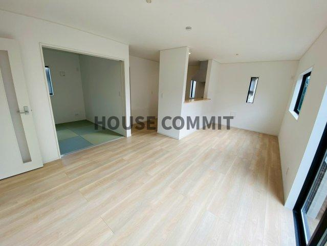 八街に第１７　新築3号棟の居間・リビング