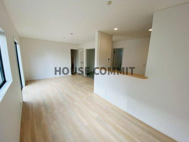 八街に第１７　新築3号棟の居間・リビング