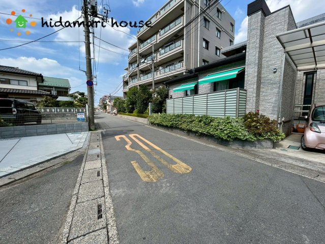 北区大成町4丁目　新築戸建　ブルーミング01の前面道路含む現地写真