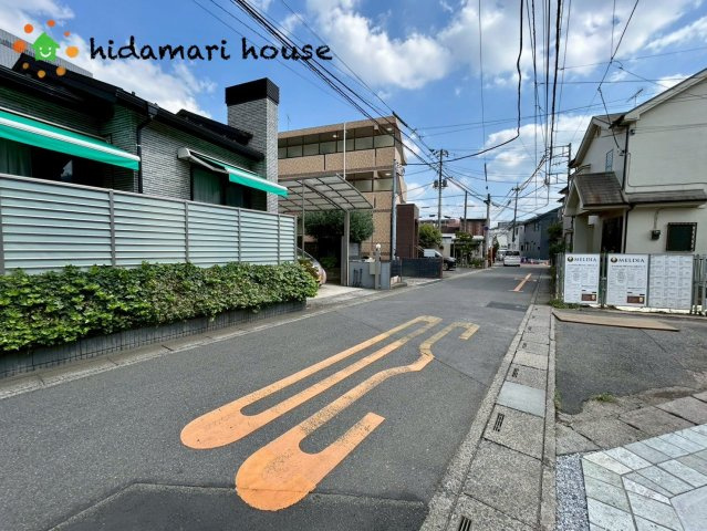 北区大成町4丁目　新築戸建　ブルーミング01の前面道路含む現地写真