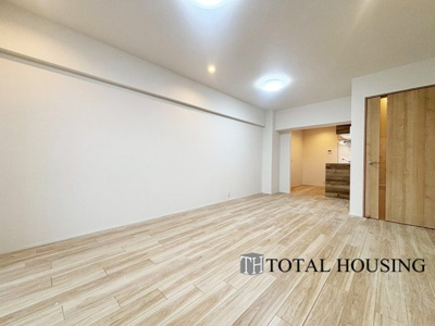 【居間・リビング】 | 新札幌プリンスハイツ | ご家族みんなで長い時間を過ごすリビングは一番居心地のいいものであって欲しいですね。開放感のある広々リビングに光と風を呼び込みます。収納も多く快適な住空間を実現します。