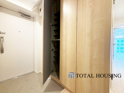 【玄関】 | 新札幌プリンスハイツ | 住まう人も来客も入った時にワクワクさせてくれるオシャレな玄関♪
収納もたっぷりあるので、靴がたくさんあっても安心！
気持ちの良い朝は、毎日ここからスタートしていきます♪